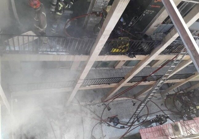 تهران| نجات ۳۰ نفر از آتش‌سوزی در بازار