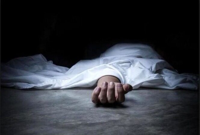 زن مرده جیغ‌زنان در تابوت مراسم تشییع جنازه‌اش زنده شد