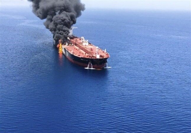 انفجار در بدنه نفتکش ایرانی در دریای سرخ/ احتمال اصابت موشک