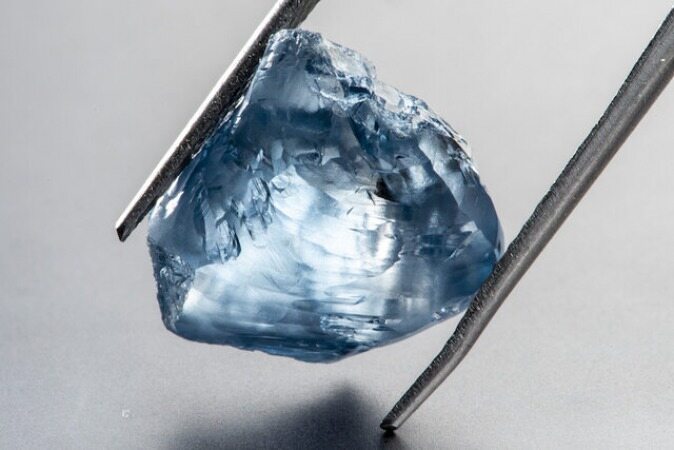 الماس آبی ۱۵ میلیون دلار فروش رفت