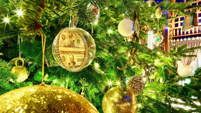 گران‌ترین درخت کریسمس جهان در یک هتل اسپانیایی رونمایی شد