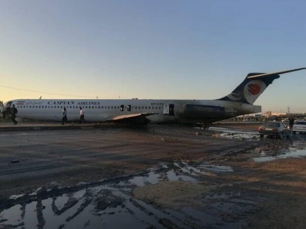 خروج هواپیمای مسافری تهران – ماهشهر از باند/ مسافران آسیبی ندیدند