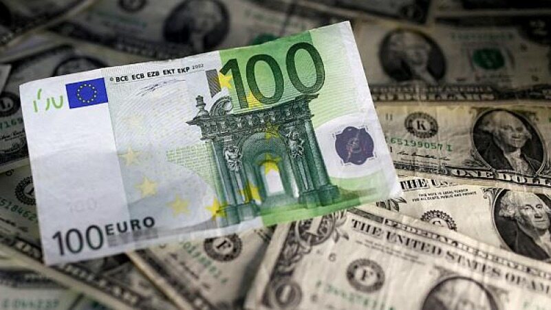قیمت دلار و یورو ۴۰ تومان کاهش یافت/نرخ ۴۷ ارز بین بانکی در ۱۴ بهمن/ ۱۳ ارز رسمی گران شدند 