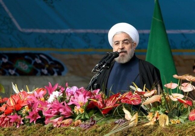 روحانی: مهمترین ثمره انقلاب انتخاب است/ تضعیف جمهوری به تقویت اسلام نمی‌انجامد