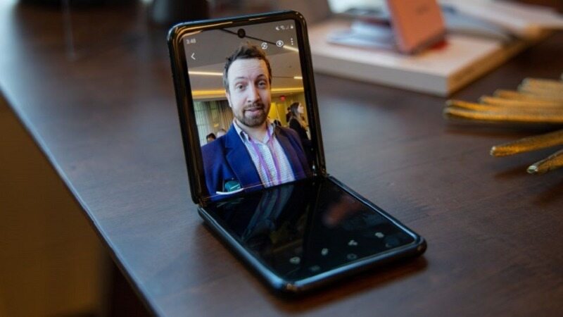 24 ساعت با Samsung Galaxy Z Flip یک گوشی تاشو فراتر از نوستالژی