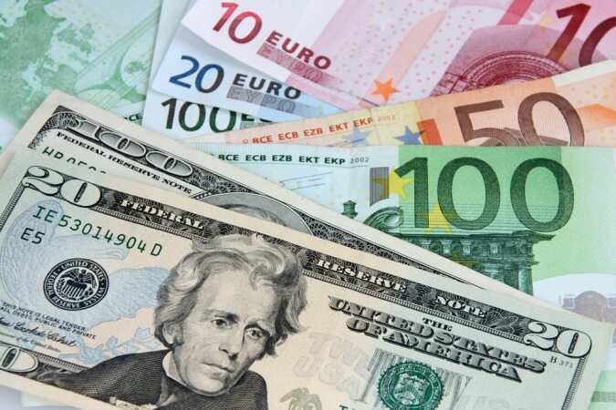 جهش قیمت دلار در صرافی ملی/نرخ ۴۷ ارز بین بانکی در ۷ اسفند/ ۱۷ ارز رسمی گران شدند + جدول