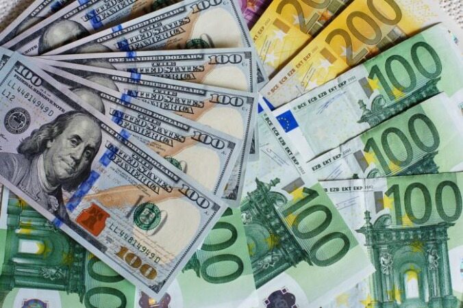کاهش 100 تومانی نرخ دلار و یورو در صرافی ملی/کاهش قیمت ۳۵ ارز بانکی