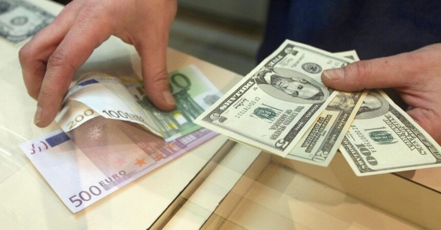 دلار 350 تومان گران شد / افزایش نرخ رسمی یورو و ۲۵ ارز دیگر
