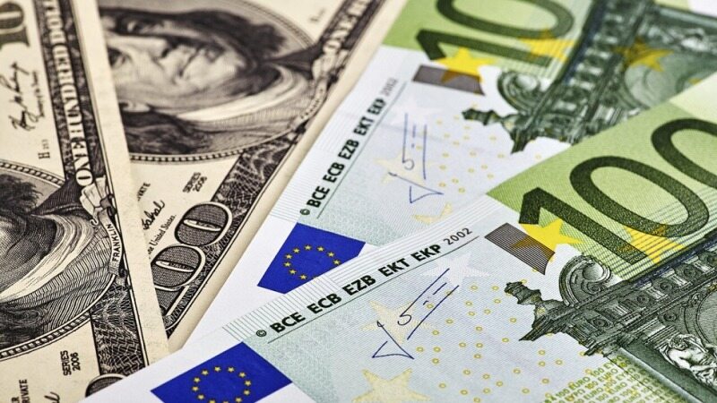 دلار در صرافی ملی ۵۰ تومان ارزان شد/نرخ رسمی ۲۷ ارز افزایش یافت