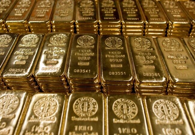 طبق گزارش گروه بانکی استرالیا، طلا تا دسامبر (دی ماه) سال جاری به 1900 دلار به ازای هر انس صعود خواهد کرد. آن ها معتقدند با فروش عمده طلا در هفته گذشته روند آن همچنان صعودی خواهد بود.