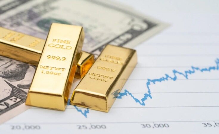 با وجود پیش بینی های اکثر کارشناسان باز و اقتصاد دانان مبنی بر بالا رفتن قیمت طلا طی هفته های آینده پیش بینی های متفاوت تری نیز وجود دارد که به پایین آمدن قیمت فلز زرد اشاره می کند.