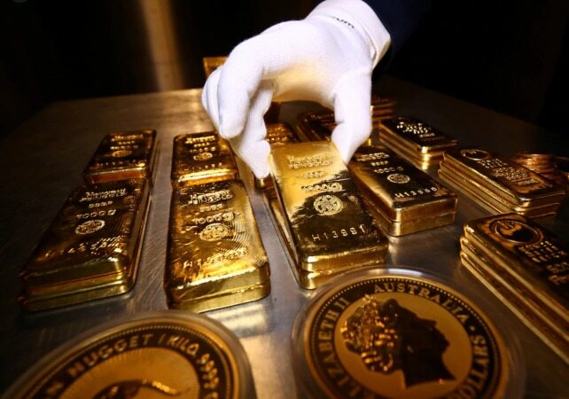 سقوط قیمت طلا همراه با باز شدن بازار جهانی
