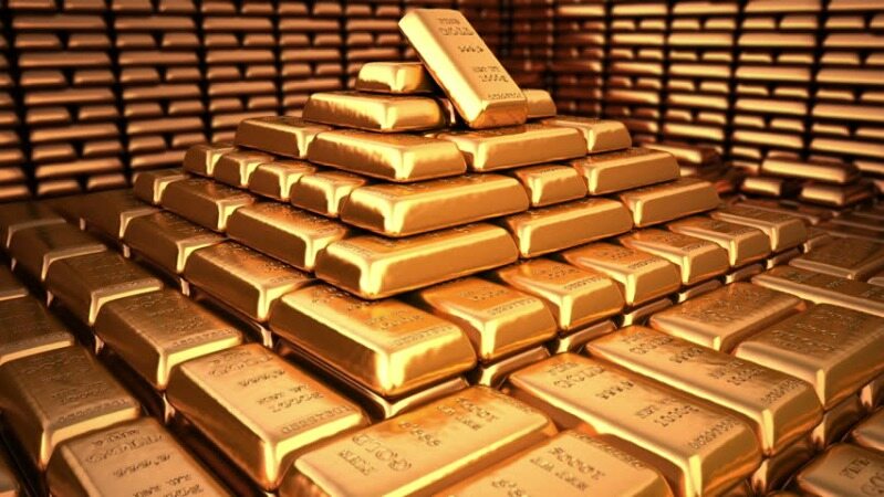 وضعیت طلا بسیار ناخوشایند به نظر می رسد. برخلاف انتظارات با شروع هفته و باز شدن بازار جهانی قیمت طلا دچار یک سقوط شدید شد که سرنایه داران را بسیار نگران کرده است.