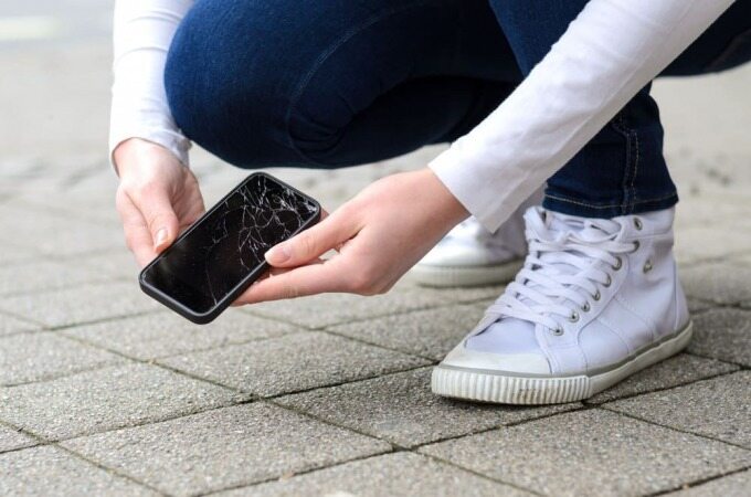 خطر استفاده از تلفن همراه با صفحه نمایش شکسته
