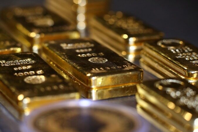 با شروع روز دو شنبهو باز شدن بازار های جهانی قیمت طلا شروع به رشد کرده و قیمت آن به 1753 دلار به ازای هر انس رسید. البته این موضوع خبر بسیاری خوبی برای سرمایه گذاران بازار طلا می باشد اما سوال اساسی اینجاست که آیا این افزایش قیمت پایدار خواهد بود؟