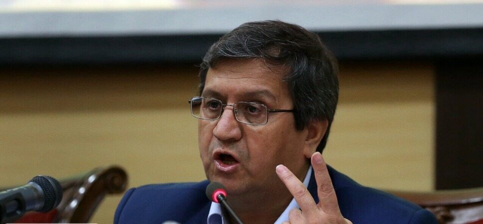 همتی: بانک مرکزی در کنترل نقدینگی و نرخ ارز آگاهانه عمل می‌کند