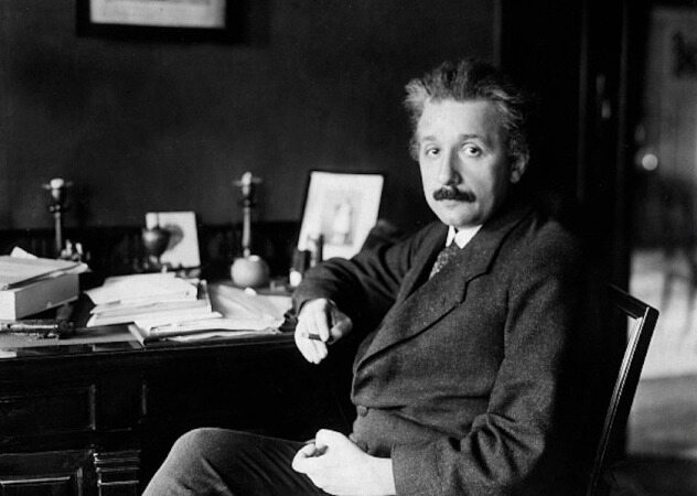 رفتار‌های عجیب و غریب اینشتین/ از نپوشیدن جوراب تا یاد نگرفتن رانندگی