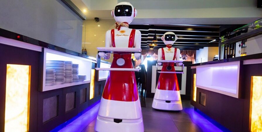 خدمتکاران رستورانی که ربات هستند