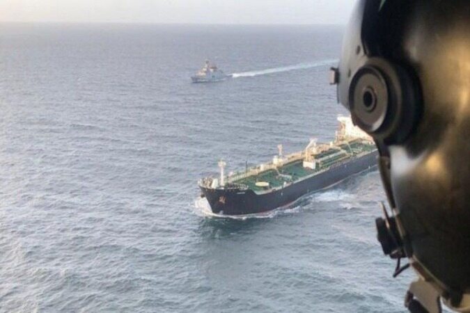 ادعای رویترز: انتقال محموله‌های بنزین منتسب به ایران به کشتی‌های دیگر
