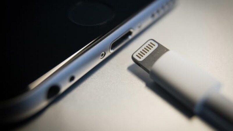 آیفون جدید بهتر است از USB-C استفاده کند