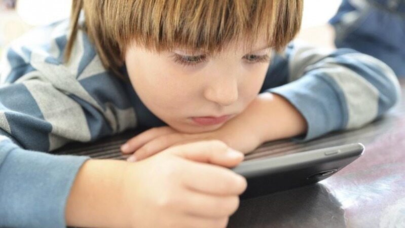گوشی همراه عامل کم هوشی فرزندان شما