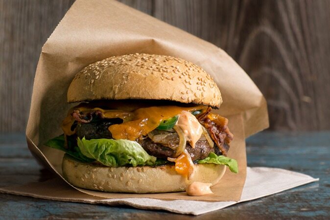 همبرگر واقعا یک غذای ناسالم می باشد یا این که سالم است؟