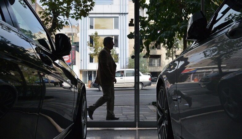 کاهش خودروهای چینی در نمایندگی‌ها / فروش خودروهای خارجی با دلار گرانتر از بازار