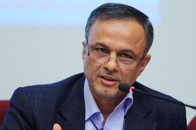 رزم حسینی:‌ سیاست‌های پولی و بانکی مقصر گرانی است نه تولید