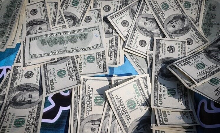 کشف ۳ هزار قطعه دلار تقلبی در تهران