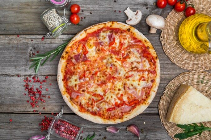 بزرگترین پیتزای دنیا با 8 تن پنیر پیتزا ! که در گینس نیز ثبت شده است