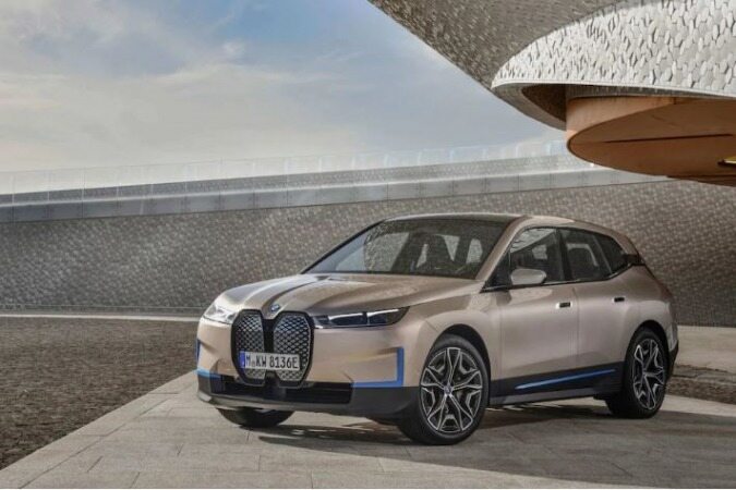 BMW iX ،شاسی بلندی که برای رقابت با تسلا وارد میشود !