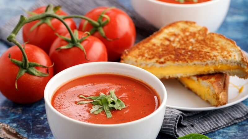 نه خاصیت شگفت انگیز سوپ گوجه که آن را از خود گوجه نیز بهتر می کند