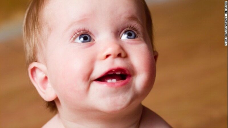 ایا نوزادی که با دندان به دنیا می آید طبیعی است؟