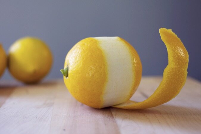 یک پودر طلایی شگفت انگیز از پوست لیمو، پوست لیمو را دور نریزید