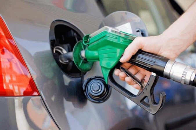 ارزان شدن بنزین خانواده های تک خودرویی تکذیب شد