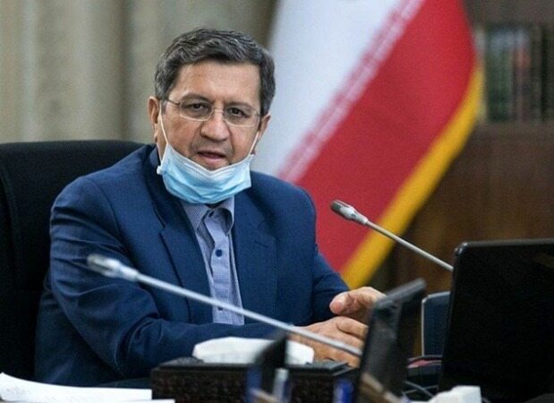 همتی: بانک مرکزی از اول دی ماه ترازنامه بانک ها را کنترل می کند/ مردم به عواقب اجاره دادن حساب‌هایشان توجه کنند