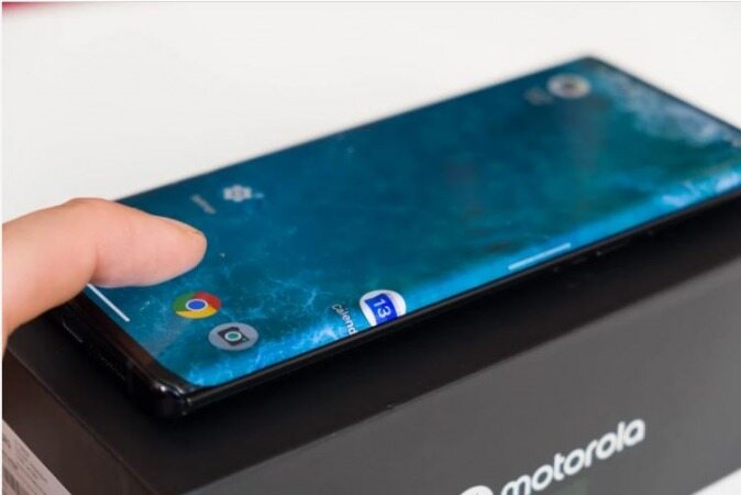 آیا Galaxy S21 آغاز پایان نمایشگرهای لبه خمیده است؟