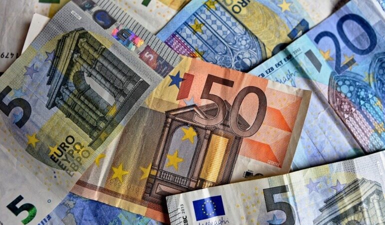 افزایش قیمت دلار و یورو در صرافی ملی/نرخ رسمی ۲۳ ارز کاهشی شد