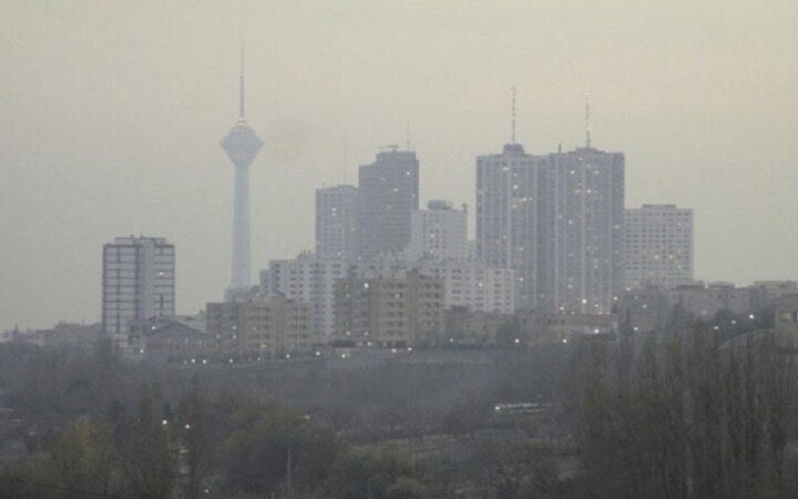وضعیت قرمز تهران در ۱۹ ایستگاه سنجش کیفیت هوا