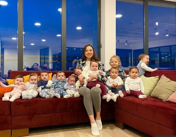 یک زن 23 ساله روسی در عرض 10 ماه صاحب 10 فرزند شد