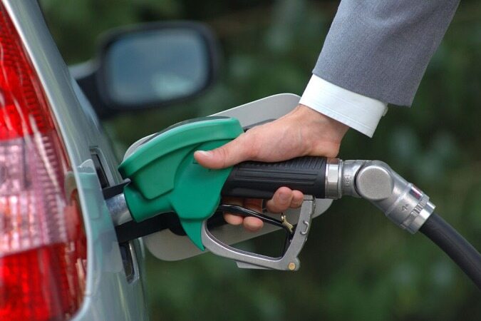 جزییاتی جدید از قیمت بنزین و سهمیه‌بندی سوخت در سال آینده