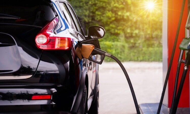 با این 5 کار مصرف بنزین ماشین خود را به نصف برسانید !