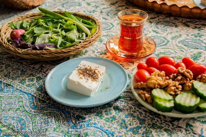 چه زمانی برای خوردن پنیر مناسب است؟