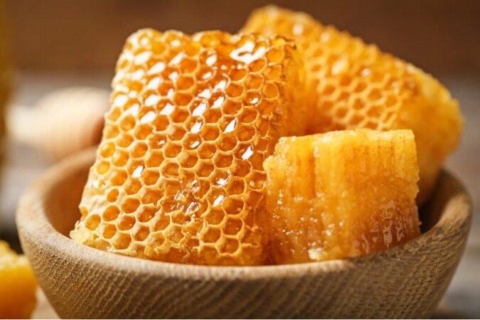 با این کار به راحتی عسل طبیعی را از تقلبی تشخیص دهید !