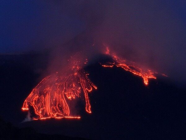 بزرگترین آتشفشان قاره آسیا در روسیه فوران کرد+ عکس