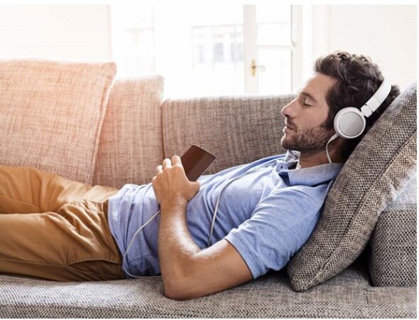 فایده ی گوش دادن به موسیقی هنگام بیدار شدن از خواب