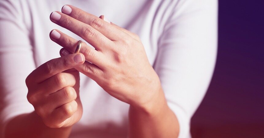 10 علامت که نشان می دهد همسرتان به لحاظ احساسی از شما طلاق گرفته است