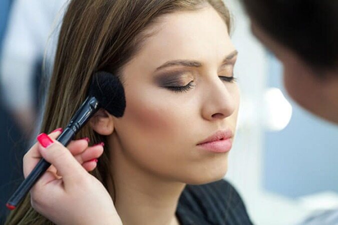 4 نکته آرایشی مهم برای خانم هایی که صورت لاغر دارند
