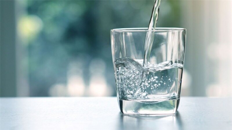 10 مزیت و فایده نوشیدن آب در هنگام خالی بودن معده
