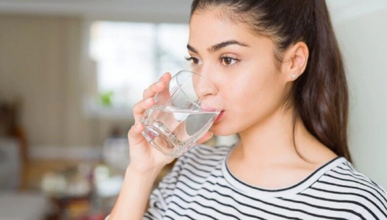 برای داشتن کبد سالم زیاد آب بنوشید